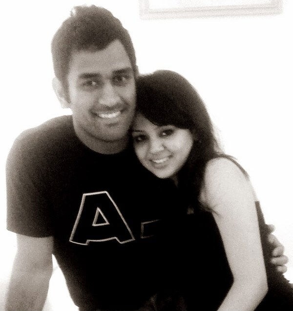 <b>Sonu Das -</b> Dhoni 2 Sakshi : chai please;  Sakshi :ye lo; Dhoni: ye kya glass mein? Sakshi: ha Worldcup na lane tak chai glass me hi milegi..... INDIA go for it.....